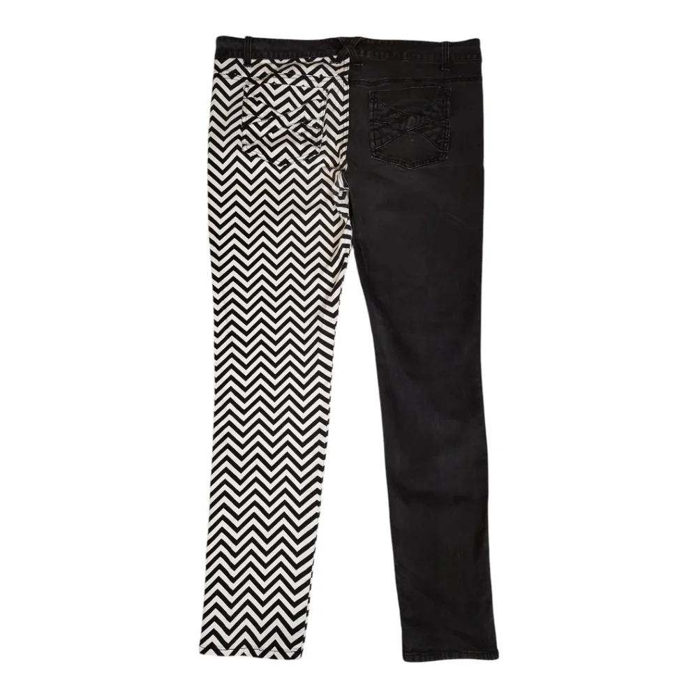 Royal Bones by Daang Goodman Split Black & White Chevron Jeans Size 17 - Picture 3 of 10